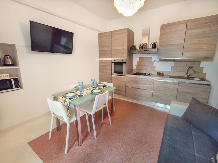 Casa Chiara In Centro Con Corte Privata San Benedetto del Tronto Bagian luar foto