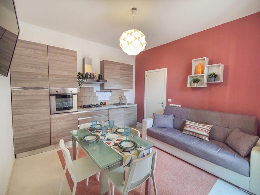 Casa Chiara In Centro Con Corte Privata San Benedetto del Tronto Bagian luar foto
