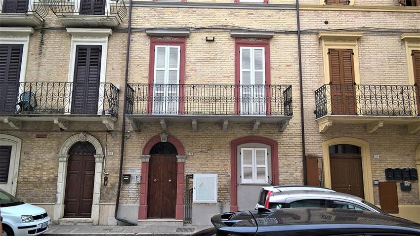 Casa Chiara In Centro Con Corte Privata San Benedetto del Tronto Bagian luar foto